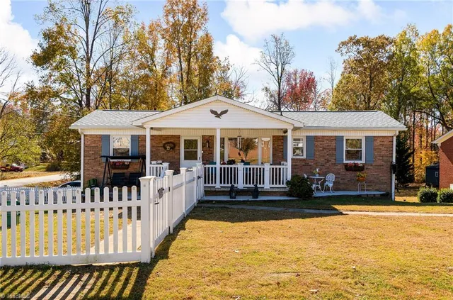 $359,999 | 1 North Forrest Drive, Thomasville, NC 27360
