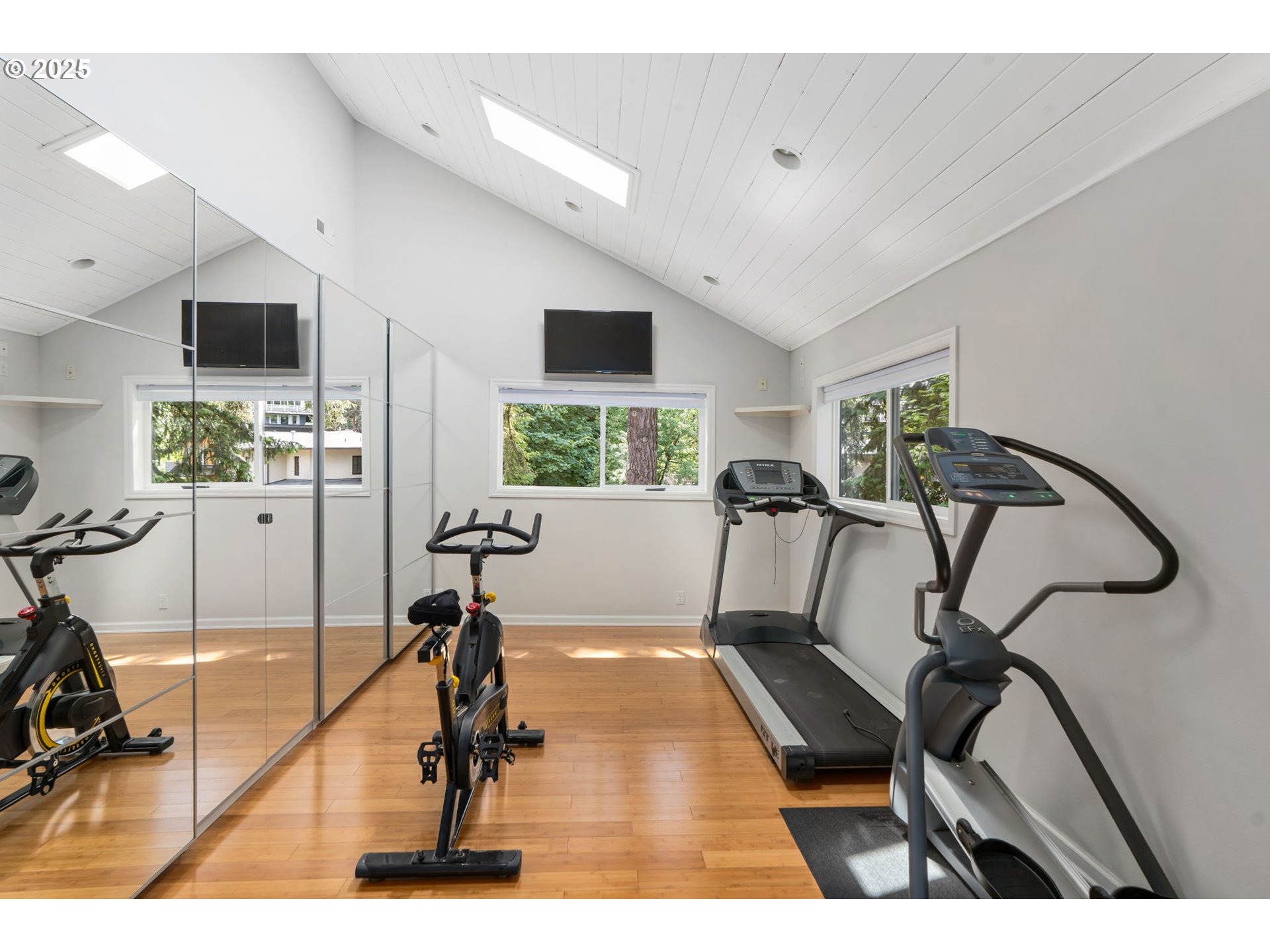 13740 Fielding Road Lake Oswego, OR 97034 - Photo 26 of 41 a view of a room with gym equipment
