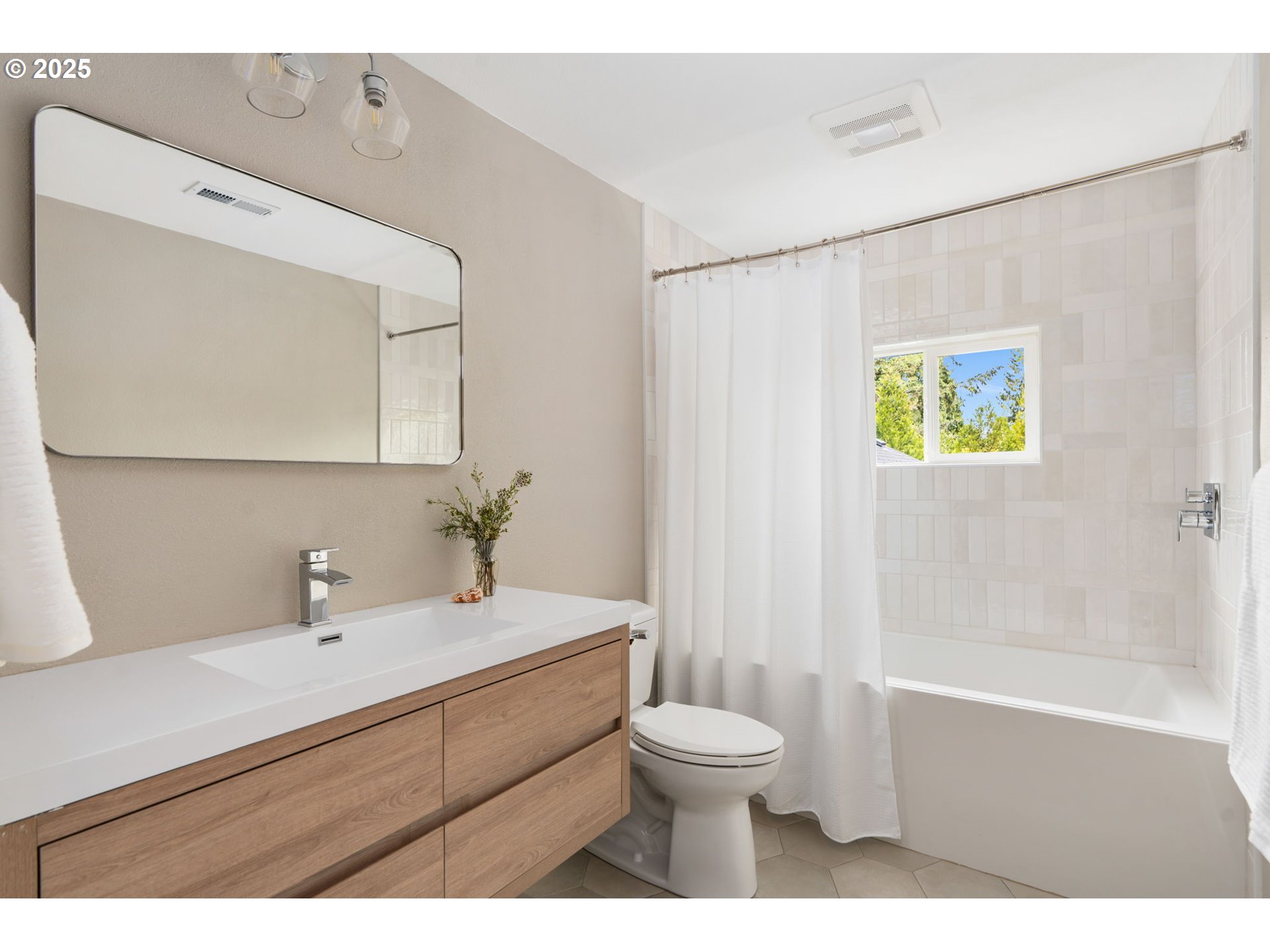 13740 Fielding Road Lake Oswego, OR 97034 - Photo 31 of 41 a bathroom with a sink a toilet and shower