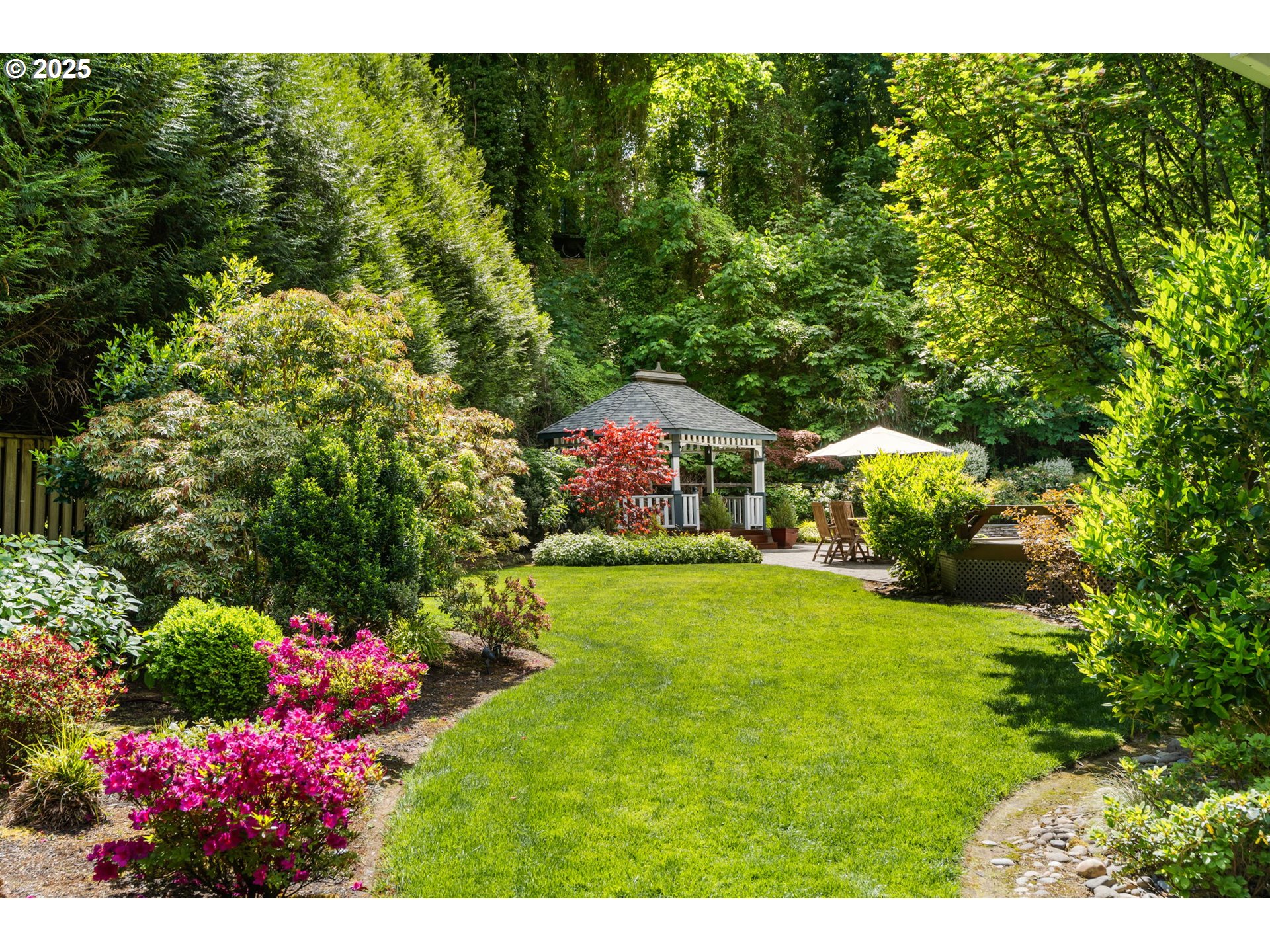13740 Fielding Road Lake Oswego, OR 97034 - Photo 39 of 41 a view of a garden