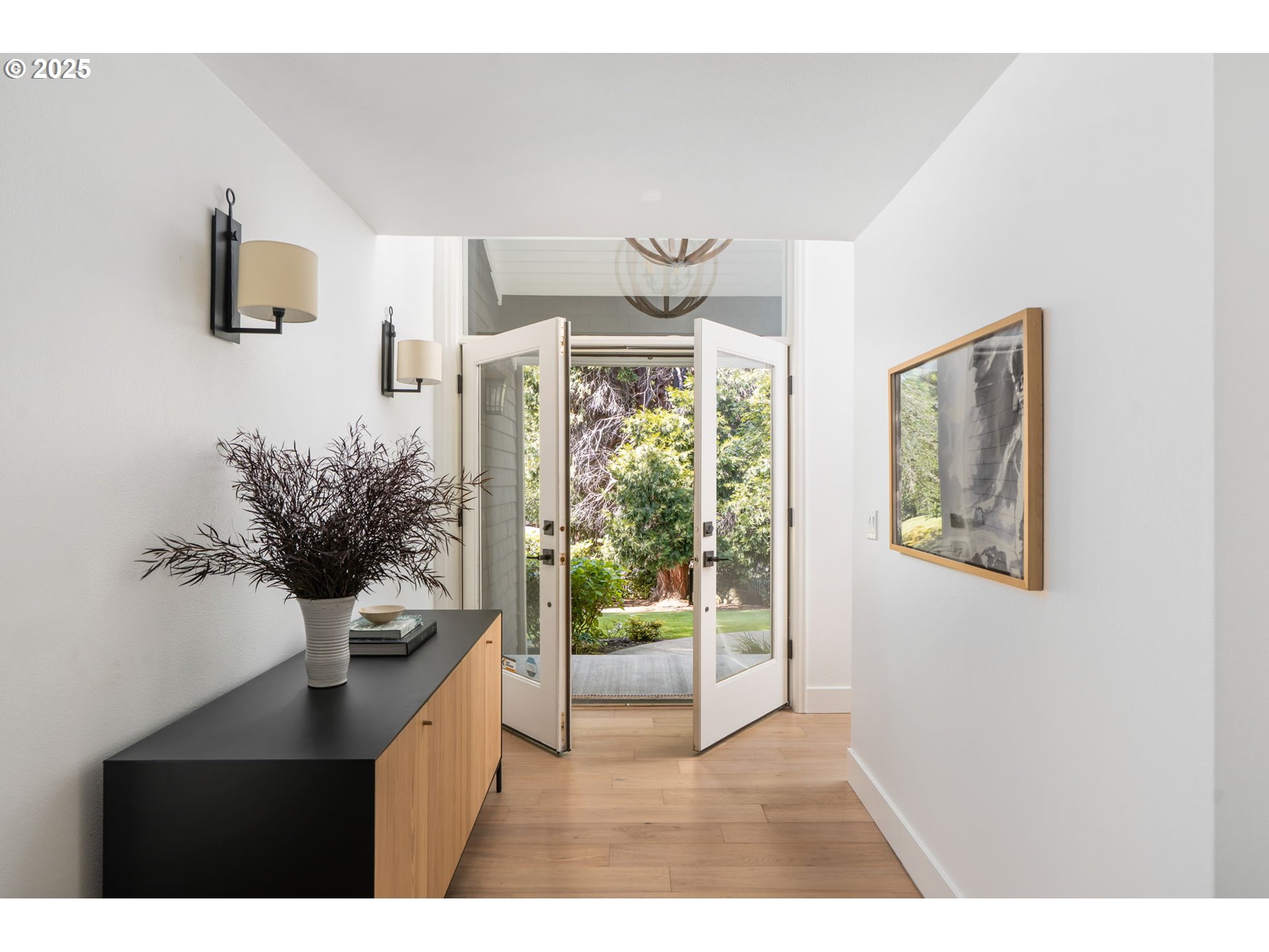 13740 Fielding Road Lake Oswego, OR 97034 - Photo 4 of 41 a living room with furniture and a potted plant