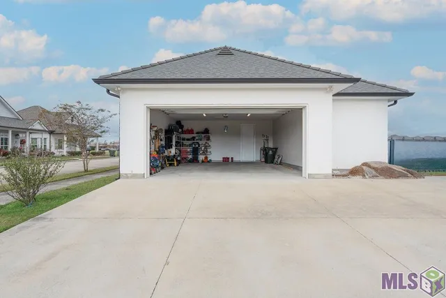 $499,900 | 200 Rue Saint Sydney, Houma, LA 70360