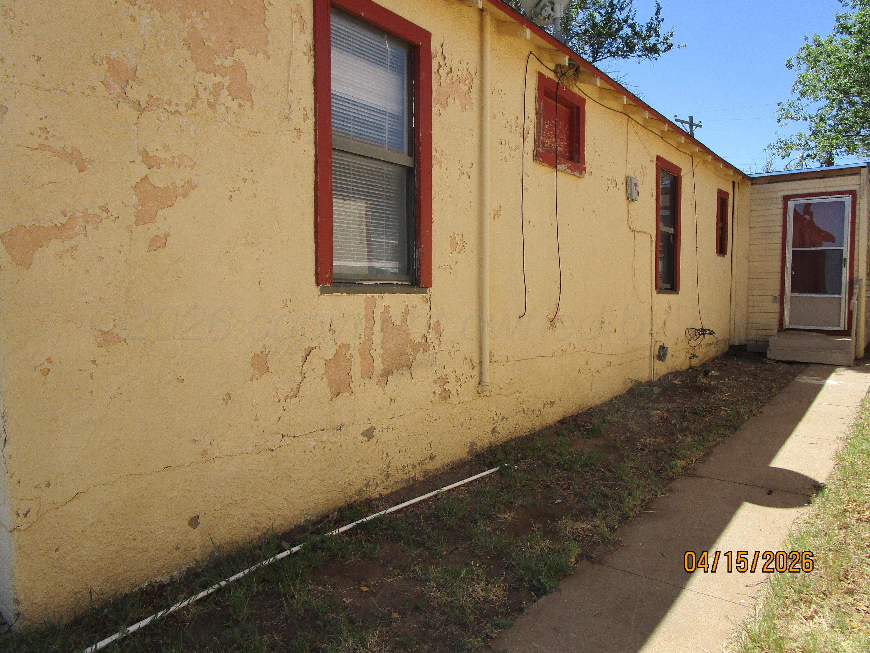 705 North Florida Street Borger, TX 79007 - Photo 7 of 7 Side Yard