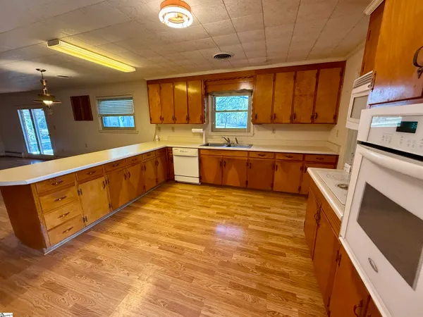 $214,900 | 600 North Adair Street, Clinton, SC 29325