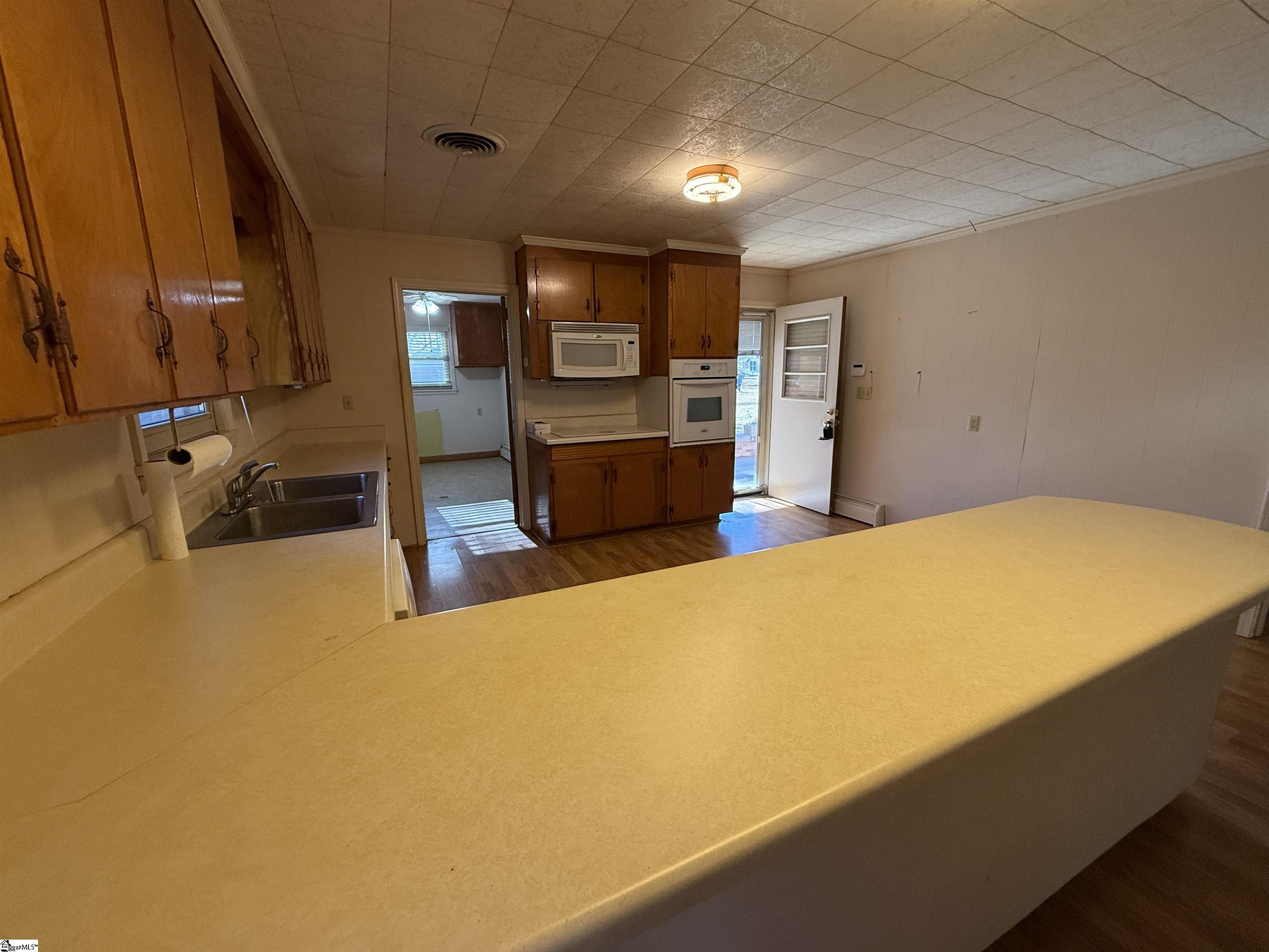 600 North Adair Street Clinton, SC 29325 - Photo 4 of 42