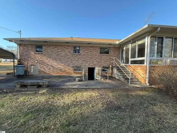 $214,900 | 600 North Adair Street, Clinton, SC 29325