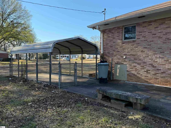 $214,900 | 600 North Adair Street, Clinton, SC 29325