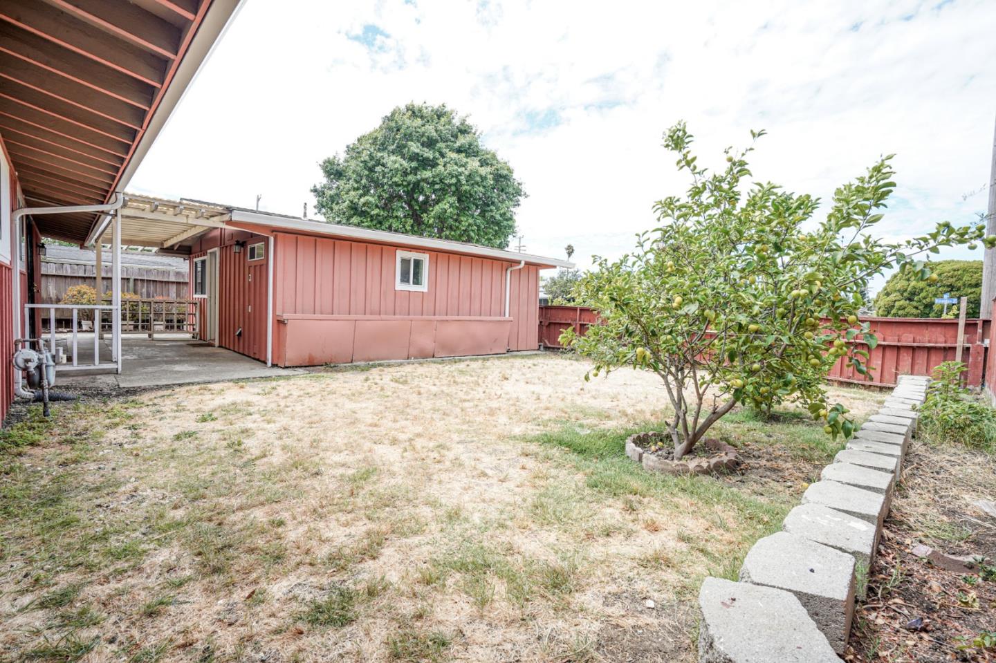 125 Rinaldo Drive Vallejo, CA 94589 - Photo 19 of 36 a backyard of a house