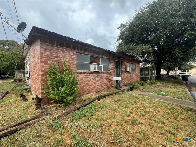 $100,000 | 607 North Cleveland Street, Victoria, TX 77901