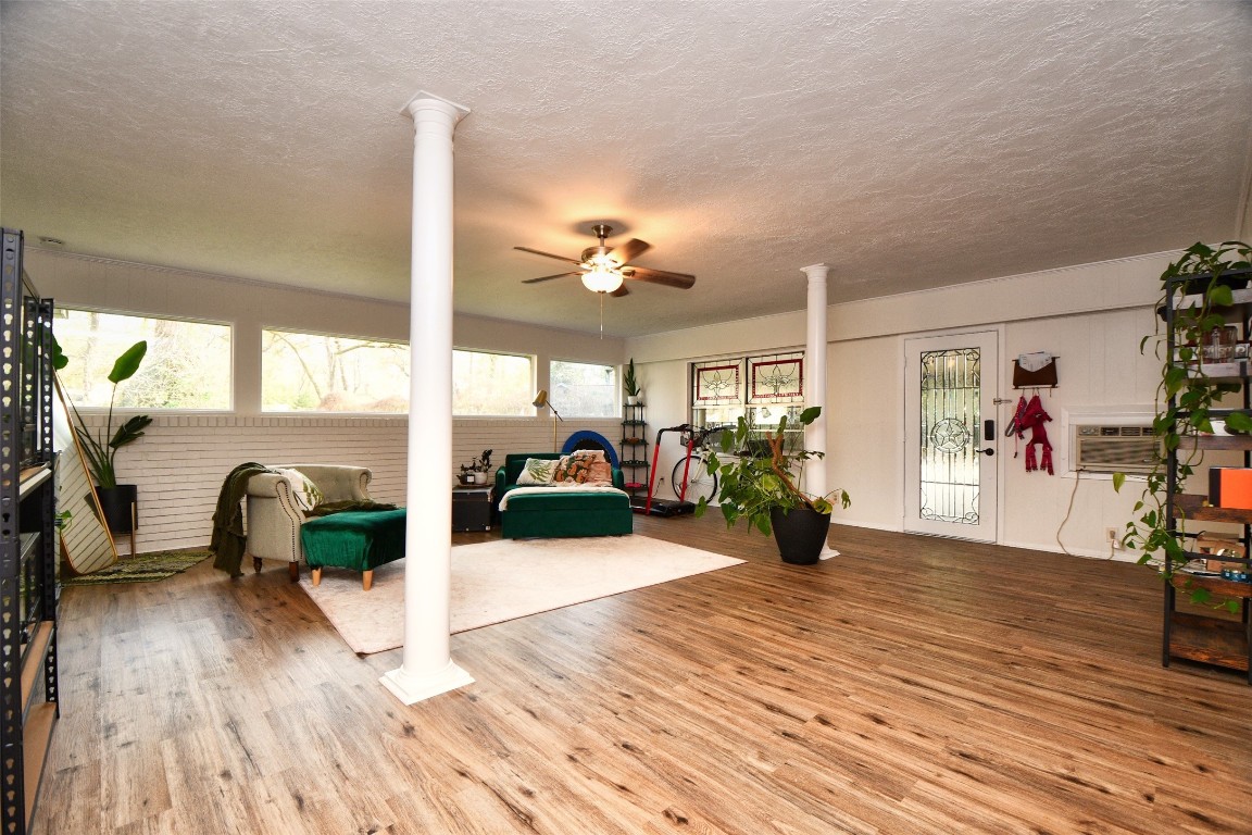 2019 North Thompson Street Conroe, TX 77301 - Photo 5 of 25 Unit A