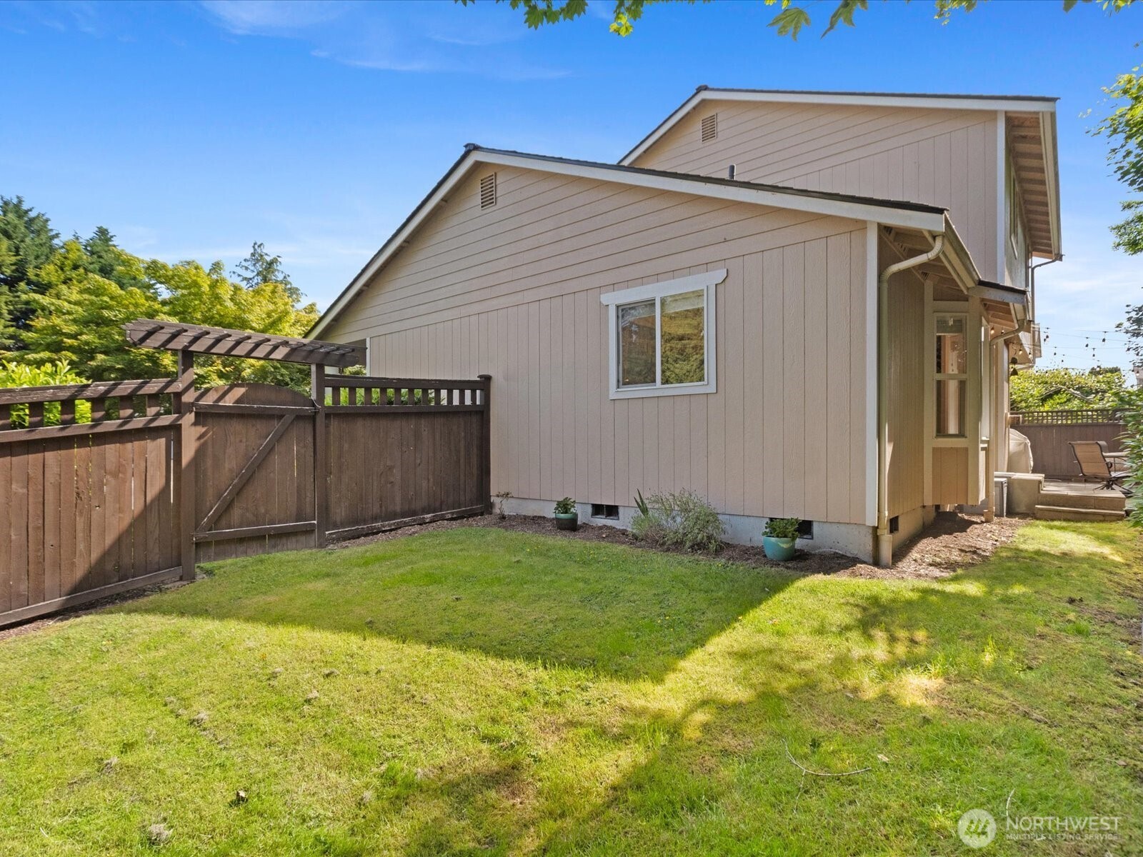 3218 189th Street Southeast Bothell, WA 98012 - Photo 33 of 40 a backyard of a house