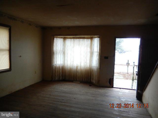 1857 Choptank Road Pasadena, MD 21122 - Photo 8 of 15 Living Room