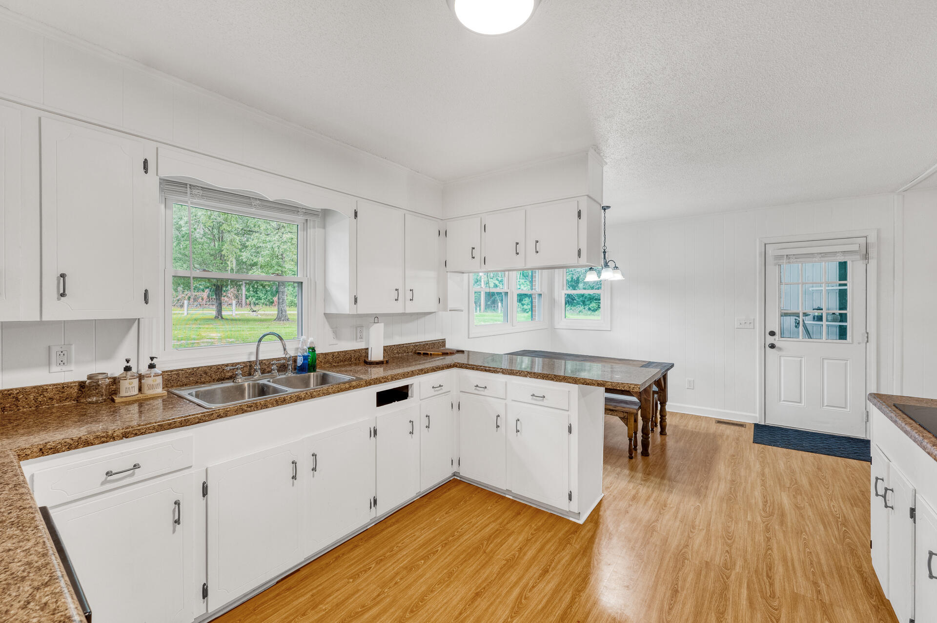 538 Castlebury Road Walterboro, SC 29488 - Photo 11 of 42 538Castlebury-10