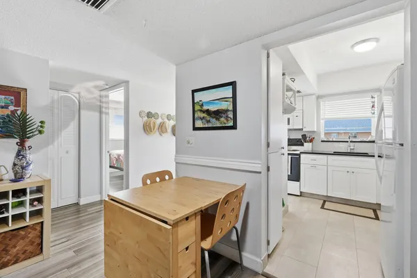 $169,500 | 18081 Southeast Country Club Drive, Unit 660, Jupiter, FL 33469