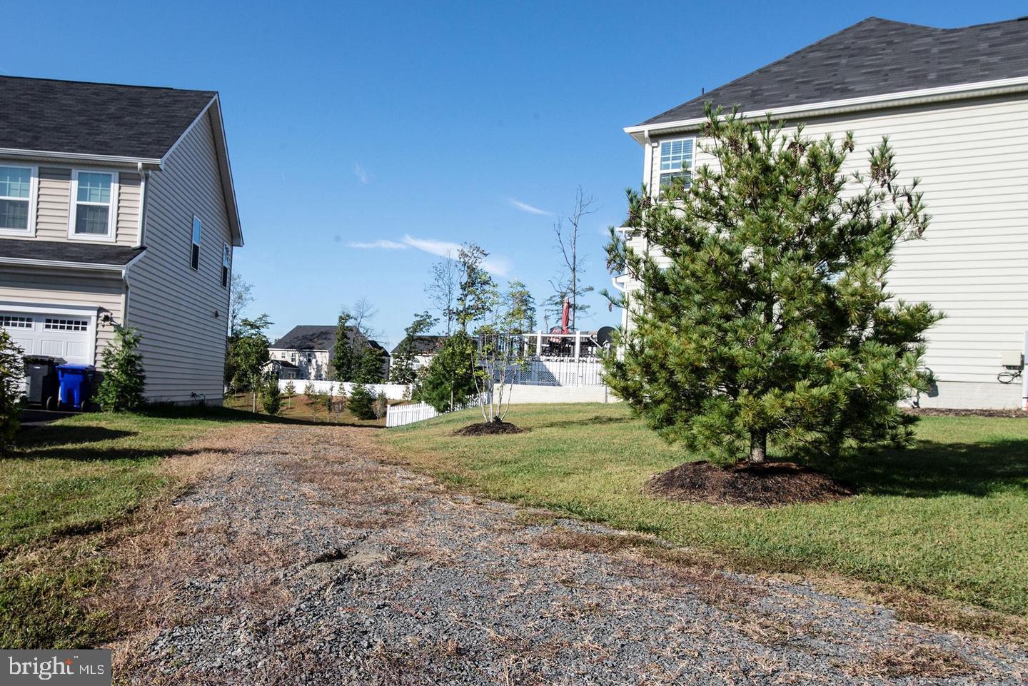 12908 Hoadly Manor Drive Manassas, VA 20112 - Photo 2 of 18 Walkway to Entrance