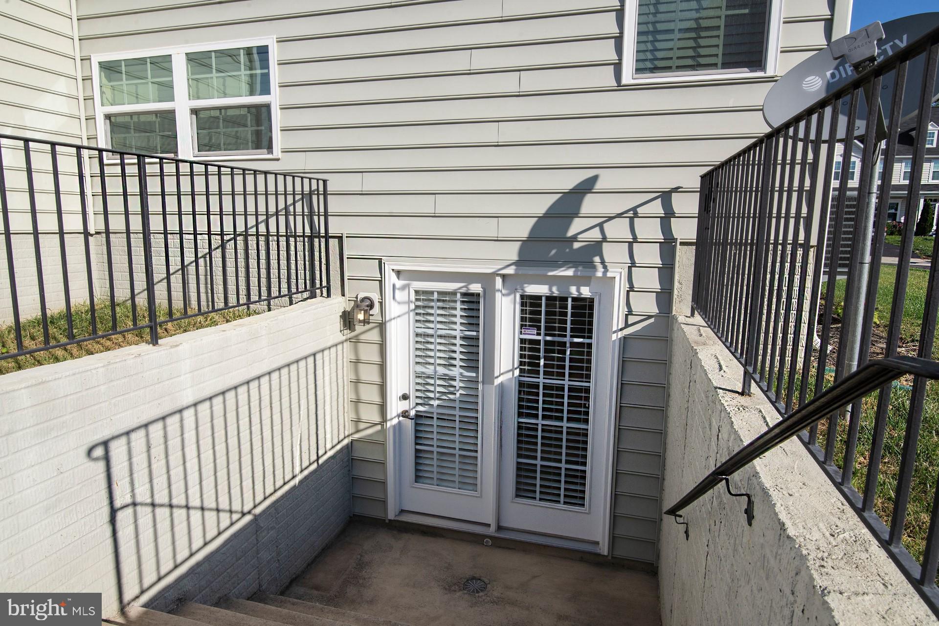 12908 Hoadly Manor Drive Manassas, VA 20112 - Photo 3 of 18 Entrance