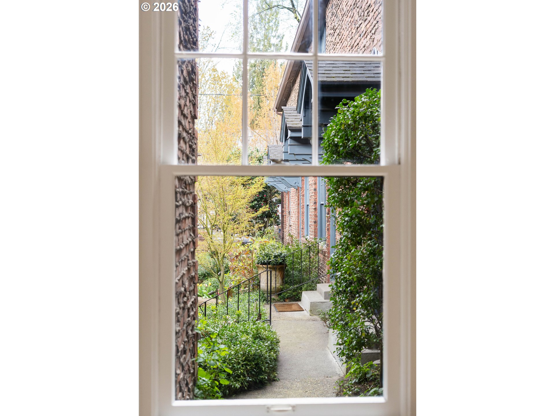 2182 Northwest Hoyt Street, Unit 8 Portland, OR 97210 - Photo 9 of 26 a view of a window