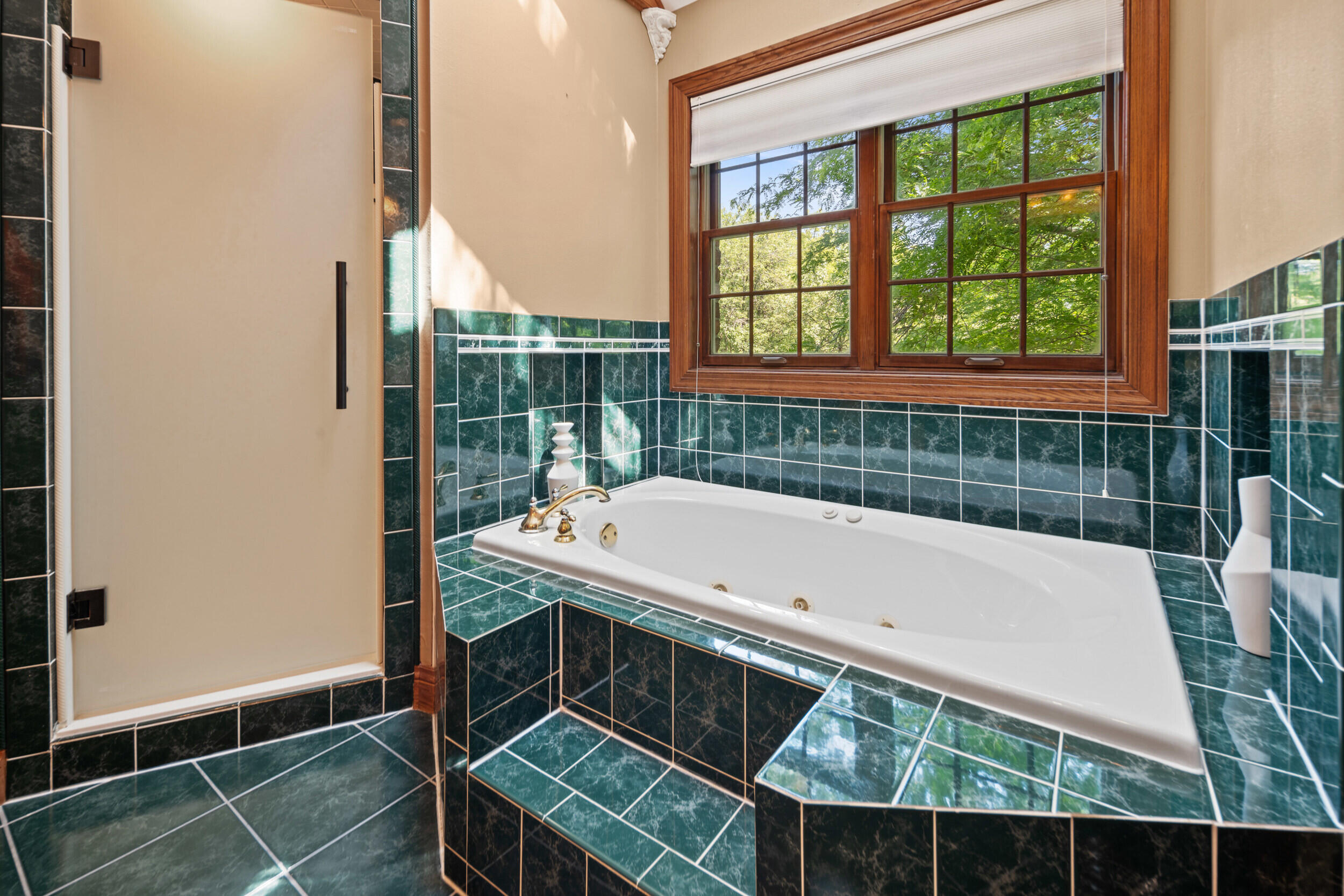 N27W5230 Hamilton Road Cedarburg, WI 53012 - Photo 48 of 67 Primary Full Bathroom