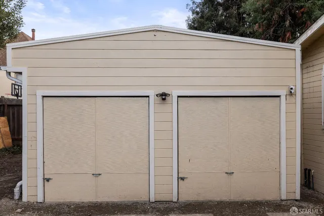 a view of a garage