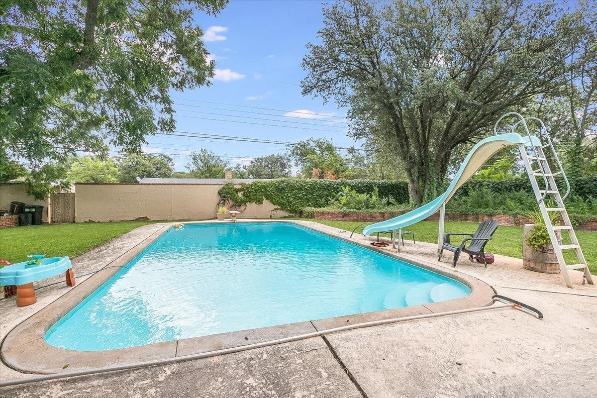 1308 Borger Plainview, TX 79072 - Photo 8 of 47 Photo 8