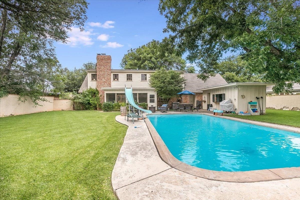 1308 Borger Plainview, TX 79072 - Photo 10 of 47 Photo 10