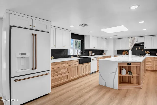 $1,097,000 | 10624 North 38th Street, Phoenix, AZ 85028