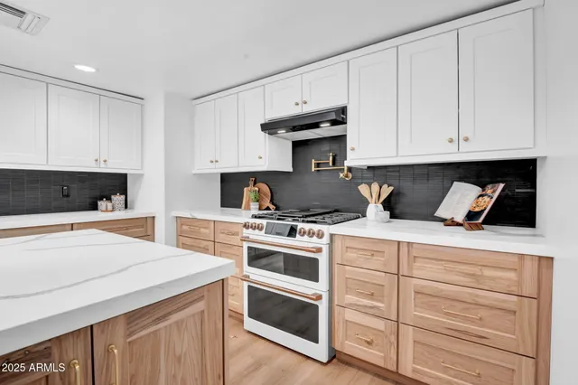 $1,097,000 | 10624 North 38th Street, Phoenix, AZ 85028