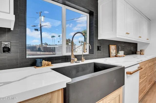 $1,097,000 | 10624 North 38th Street, Phoenix, AZ 85028