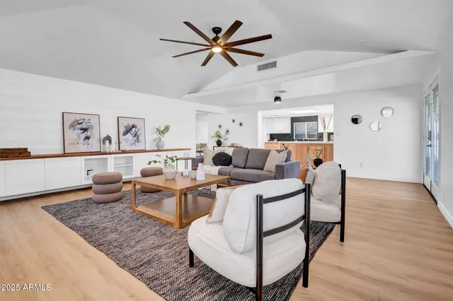 $1,097,000 | 10624 North 38th Street, Phoenix, AZ 85028