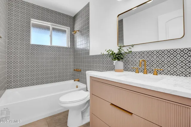 $1,097,000 | 10624 North 38th Street, Phoenix, AZ 85028