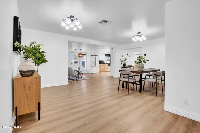 $1,097,000 | 10624 North 38th Street, Phoenix, AZ 85028