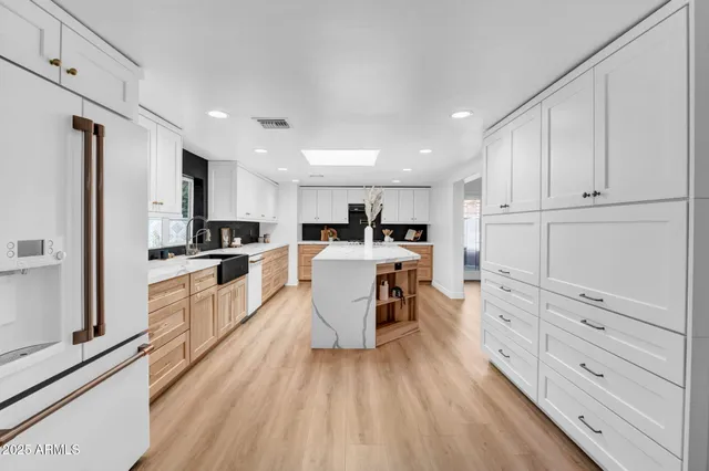 $1,097,000 | 10624 North 38th Street, Phoenix, AZ 85028