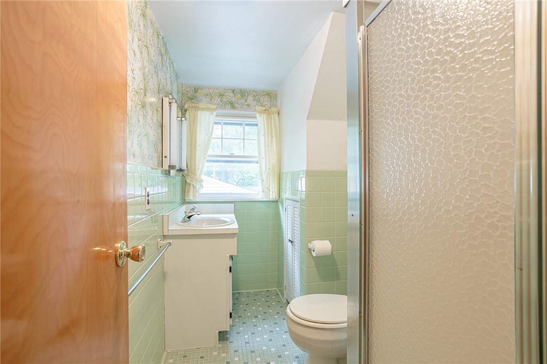 80 South Street Pittsford, NY 14534 - Photo 26 of 46 2nd floor bathroom