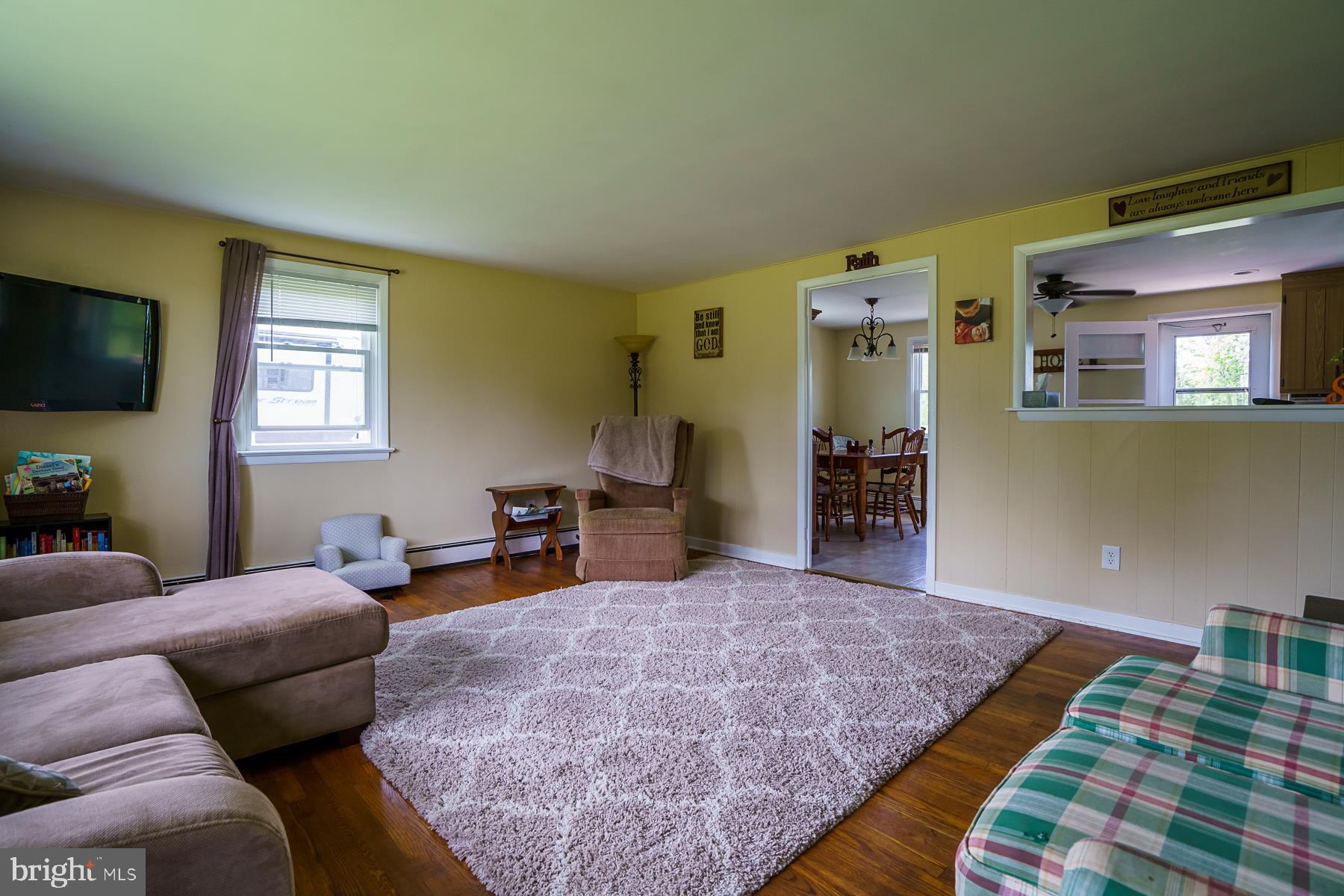 688 Allentown Road Telford, PA 18969 - Photo 5 of 29 Living Room