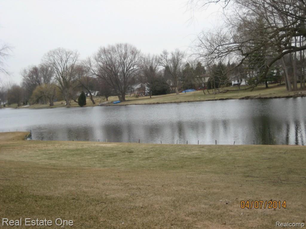 23109 Meadowbrook Road Novi, MI 48375 - Photo 27 of 31 58' Lakeside