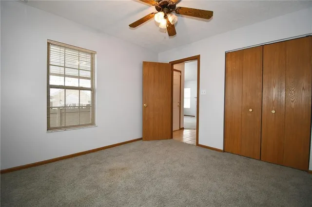 a view of entryway with window