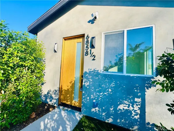 $2,200 | 6858 Aura Avenue, Reseda, CA 91335