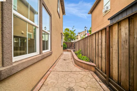$1,100,000 | 423 Toscana Way, Hayward, CA 94545