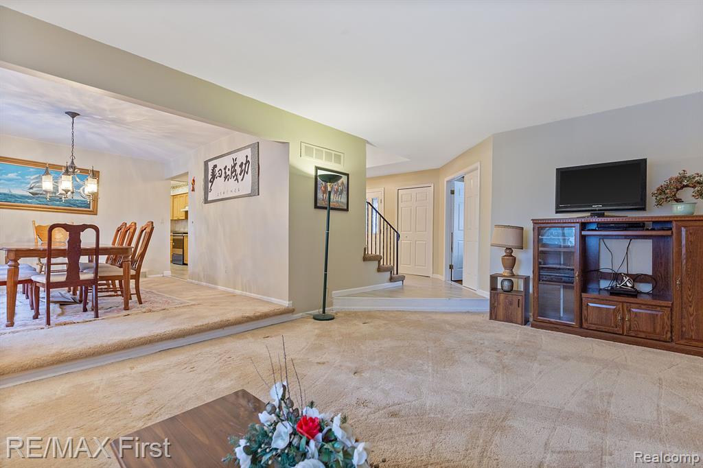 854 Stanford Circle Rochester Hills, MI 48309 - Photo 11 of 45
