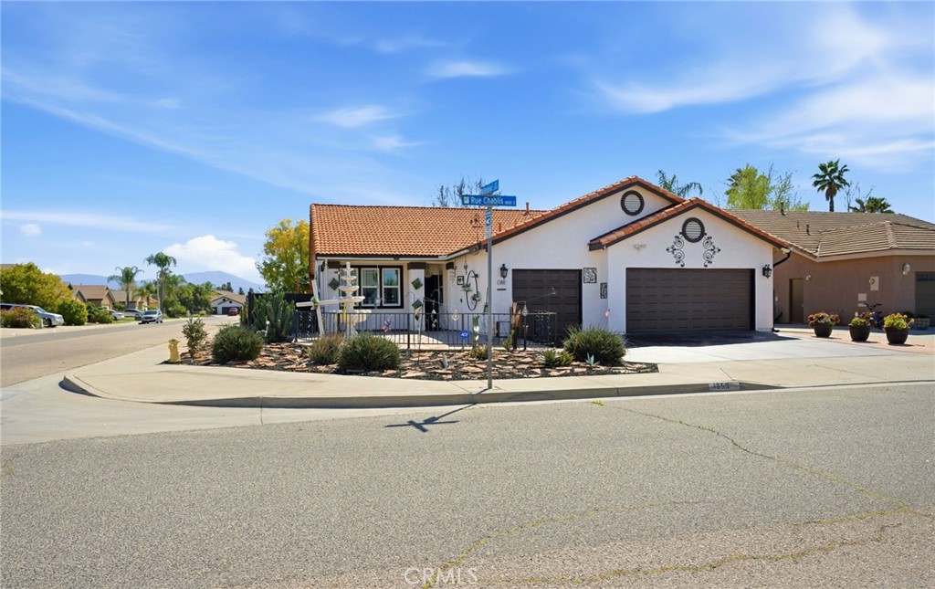 1853 Rue Chablis San Jacinto, CA 92583 - Photo 2 of 27 a front view of a house with a yard and garage