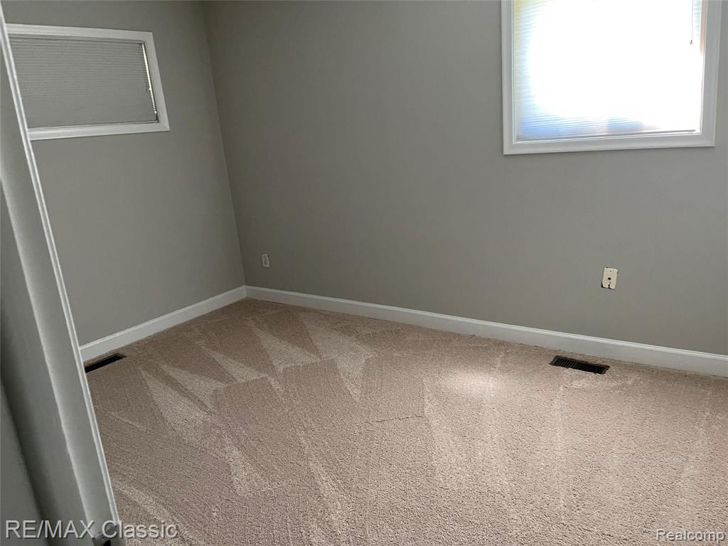 28257 Bayberry Road Farmington Hills, MI 48331 - Photo 11 of 23