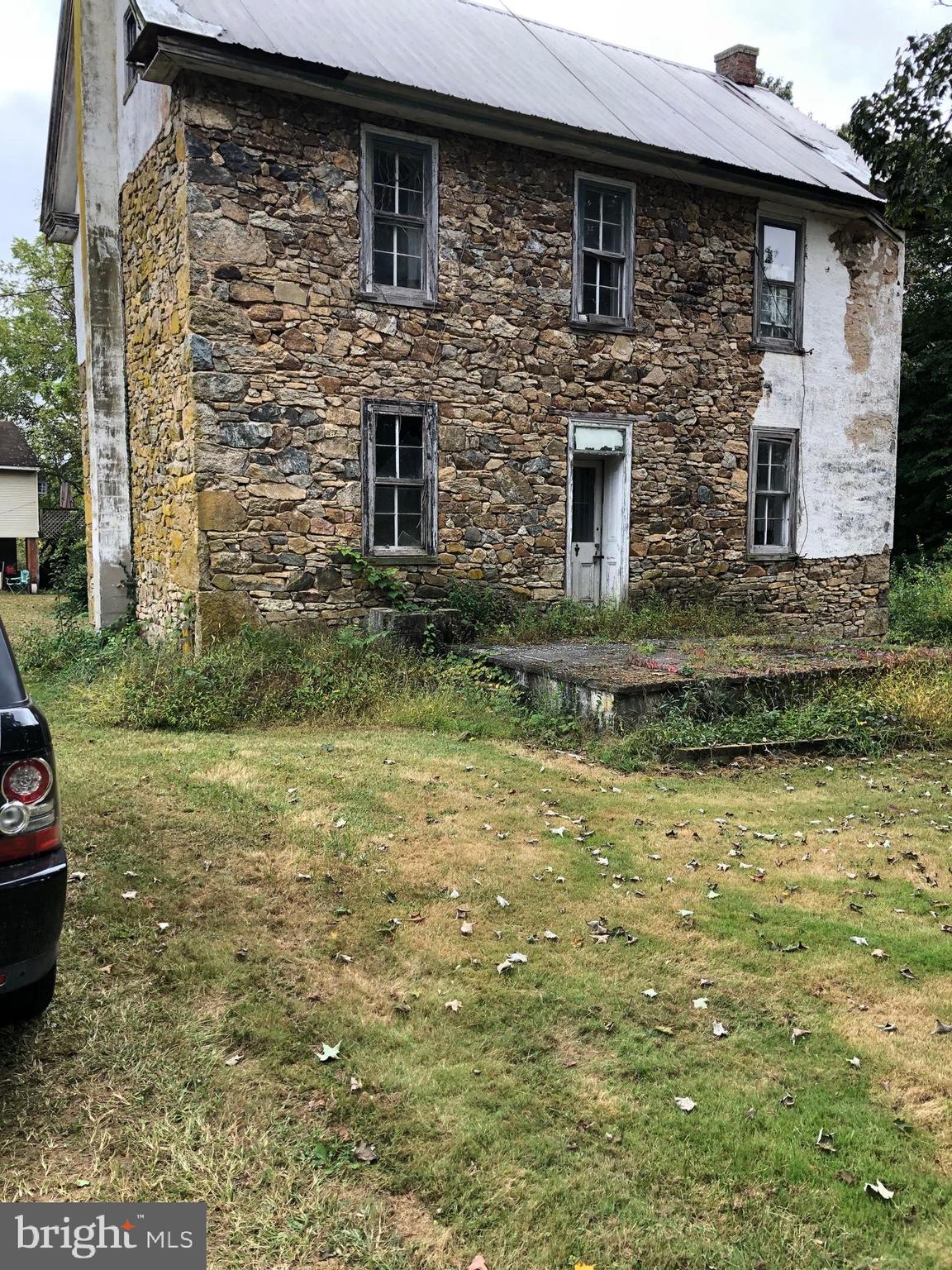 190 Morningside Road Elverson, PA 19520 - Photo 5 of 7 a front view of a house with a yard