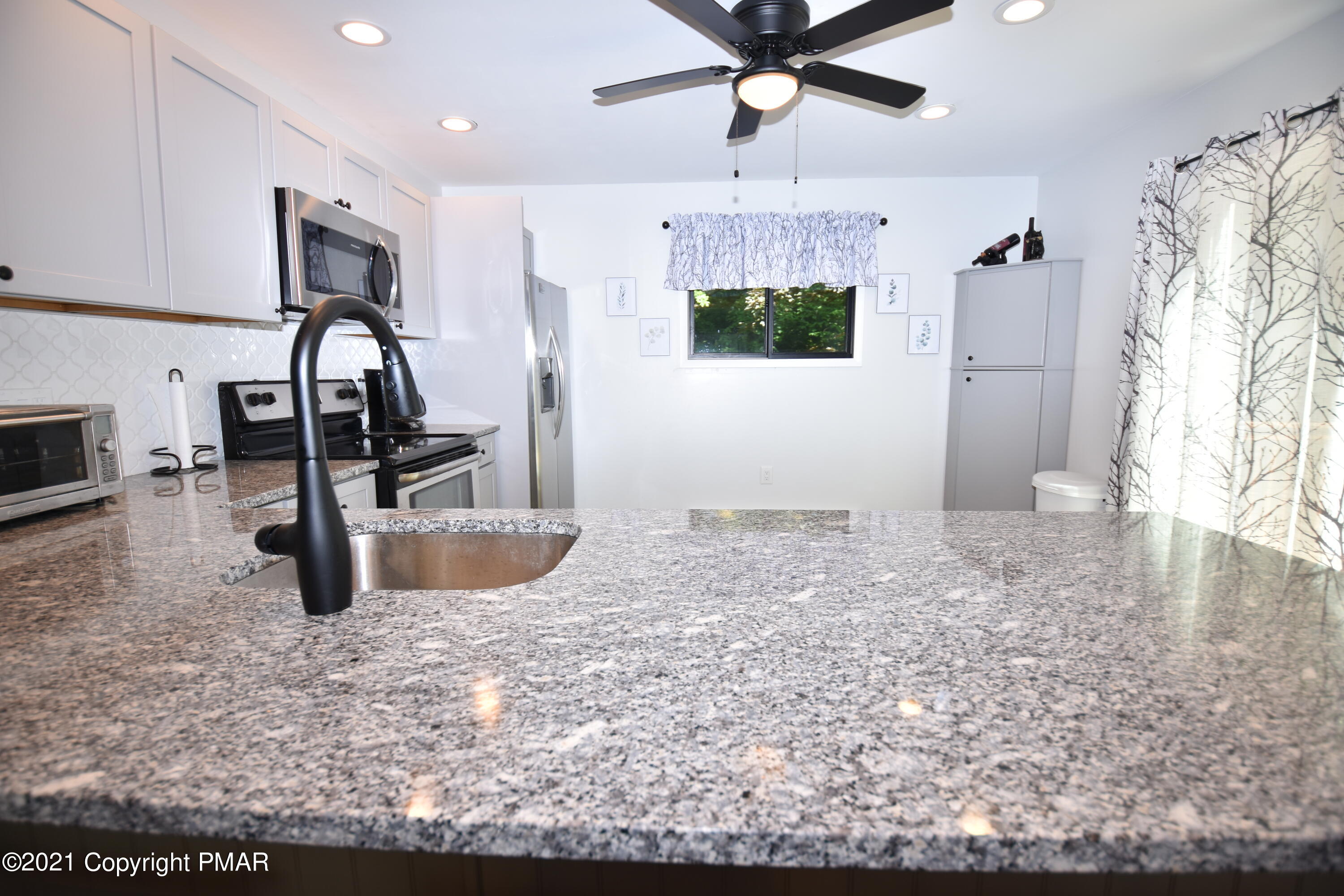 10 Wetzel Road Jim Thorpe, PA 18229 - Photo 7 of 34 granite counter top