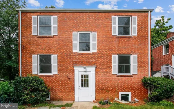 $2,925 | 900 North Garfield Street, Unit 2, Arlington, VA 22201