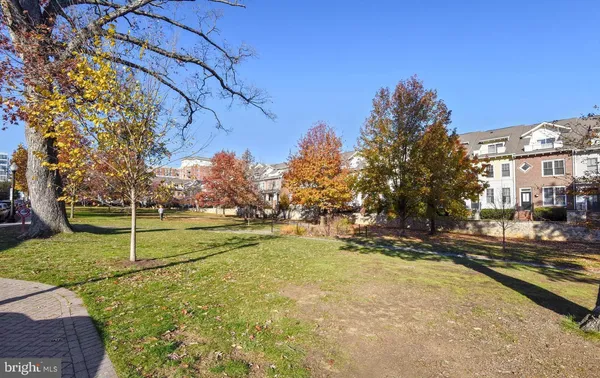 $2,925 | 900 North Garfield Street, Unit 2, Arlington, VA 22201