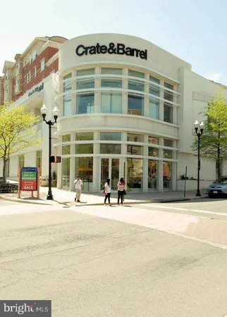 $2,925 | 900 North Garfield Street, Unit 2, Arlington, VA 22201