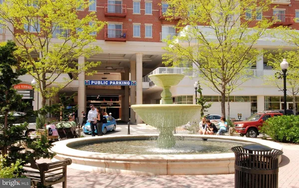 $2,925 | 900 North Garfield Street, Unit 2, Arlington, VA 22201