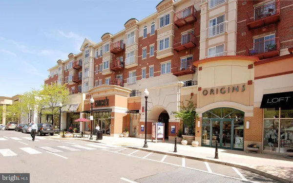 $2,925 | 900 North Garfield Street, Unit 2, Arlington, VA 22201