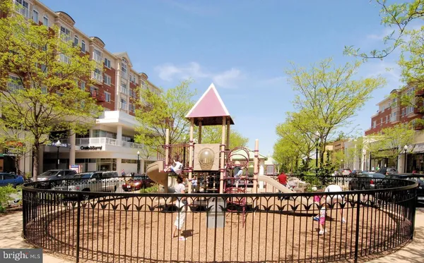 $2,925 | 900 North Garfield Street, Unit 2, Arlington, VA 22201