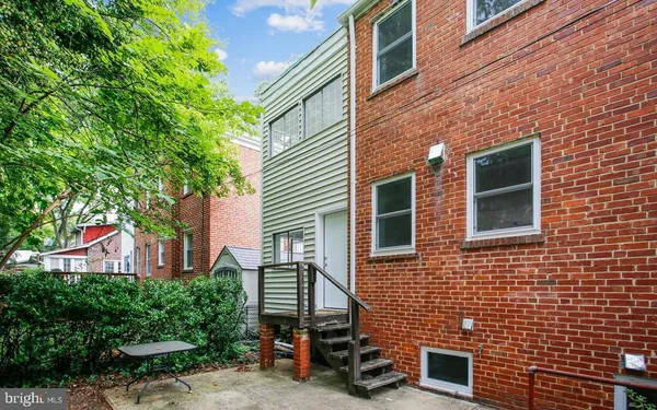 $2,925 | 900 North Garfield Street, Unit 2, Arlington, VA 22201